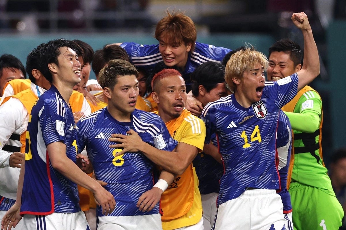 Anya Forger y el staff de Blue Lock celebran la victoria de Japón en Qatar